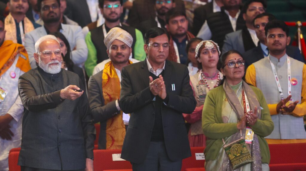 राष्ट्रीय मंच पर सारण का परचम ; प्रधानमंत्री के साथ दिखे मंटू यादव