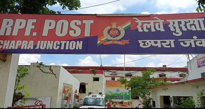 छपरा जंक्शन स्थित वाहन स्टैंड पर विजिलेंस की टीम ने की छापेमारी ; पाई गई काफी अनियमितता