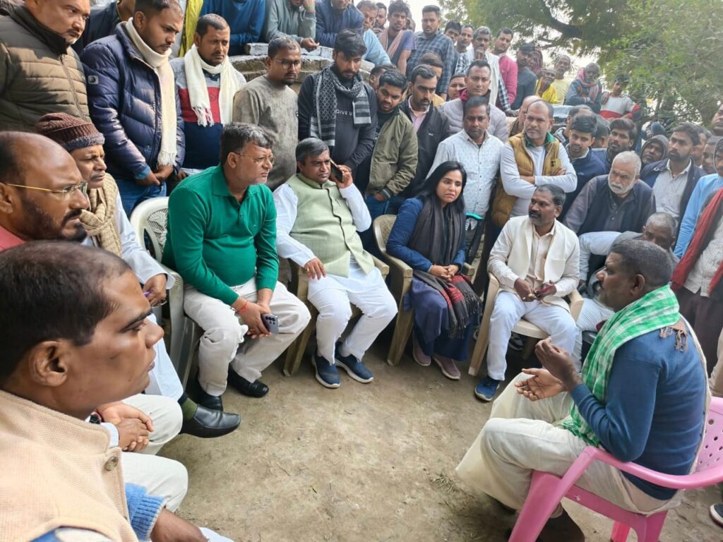 शिवम हत्याकांड : तेजस्वी यादव के निर्देश पर राजद नेताओं ने पीड़ित परिवार से की मुलाकात ; पुलिसिया कार्रवाई पर उठाए सवाल