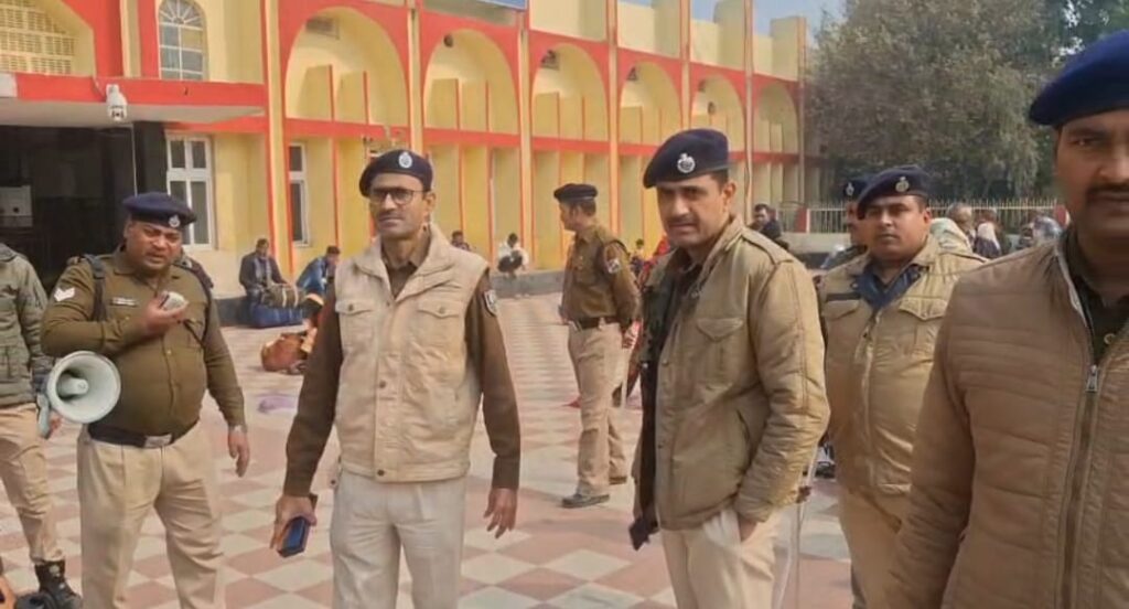 बीपीएससी परीक्षा एवं मौनी अमावस्या को ले छपरा जंक्शन पर अलर्ट मोड में नजर आये आरपीएफ जीआरपी