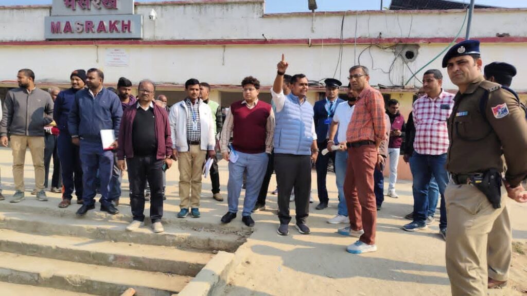 छपरा-थावे रेलखंड का मंडल रेल प्रबंधक ने किया निरीक्षण ; दिया निर्देश