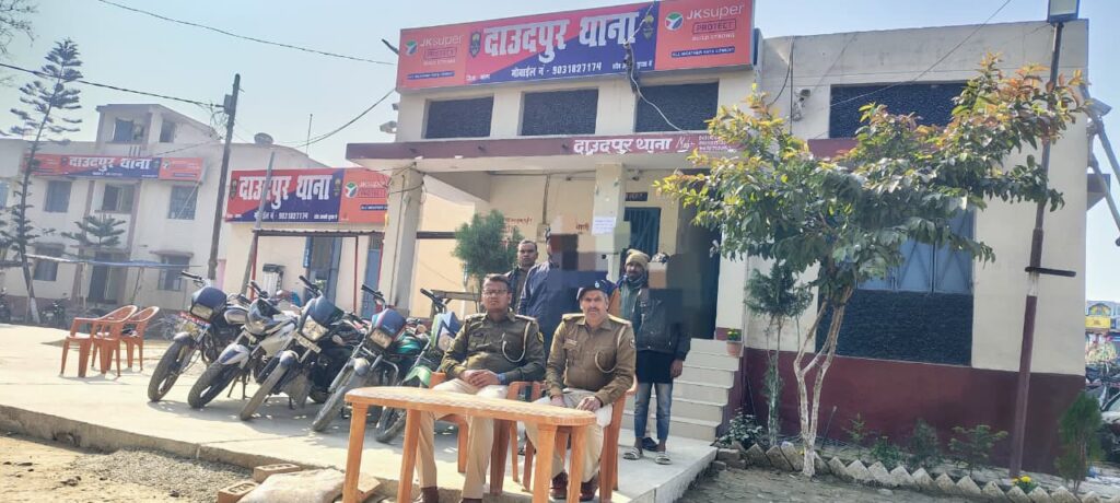 बाइक चोर गिरोह का भंडाफोड़ ; पांच चोरी की बाइक के साथ तीन गिरफ्तार