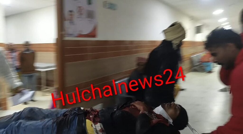 एक युवक का गला रेतने का प्रयास ; गंभीर स्थिति में पीएमसीएच रेफर ; एक हिरासत में