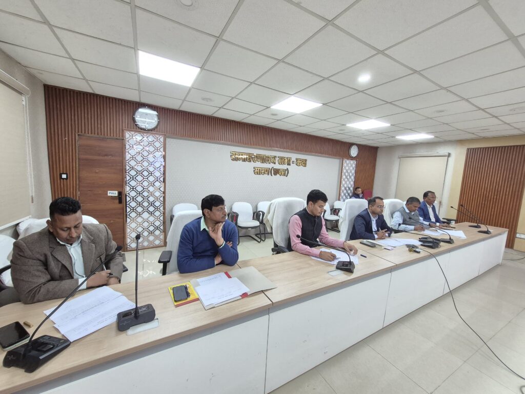 नीलाम पत्र वादों की समीक्षात्मक बैठक में डीएम ने सभी लंबित वादों के निष्पादन के लिए पदाधिकारियों को दिया निर्देश