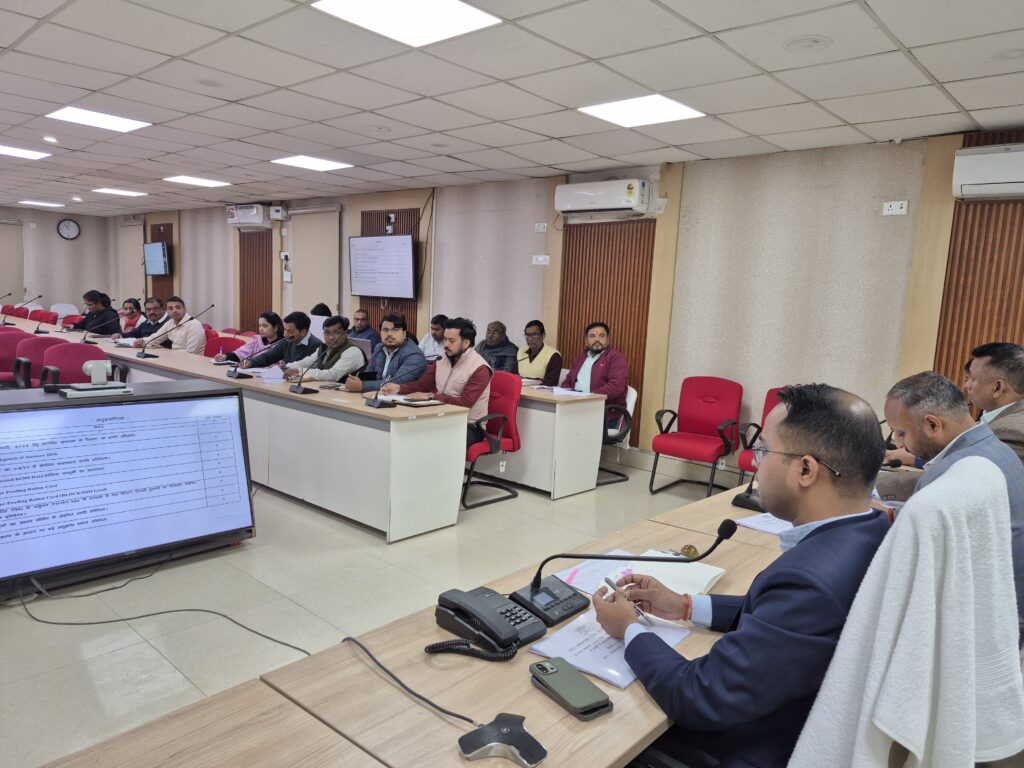 आवंटित खाद्यान्न के विरुद्ध शत प्रतिशत खाद्यान्न का वितरण करना करें सुनिश्चित नहीं तो होगी अनुशासनिक कार्रवाई : डीएम