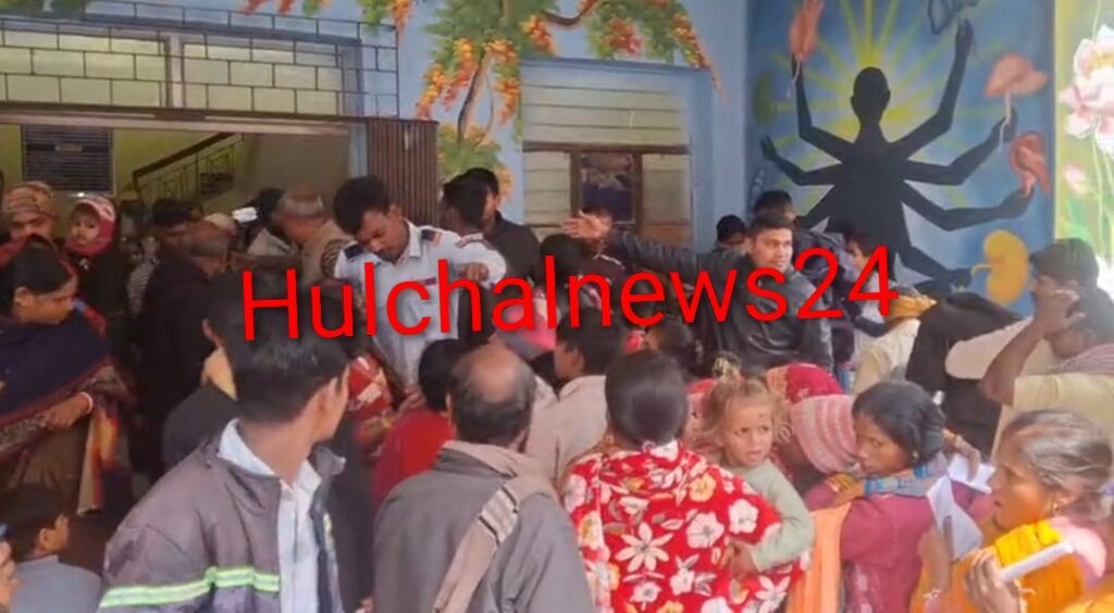 एंटी रेबीज टीका आने के साथ ही लगवाने के लिए सदर अस्पताल में उमड़ी लोगों की भीड़