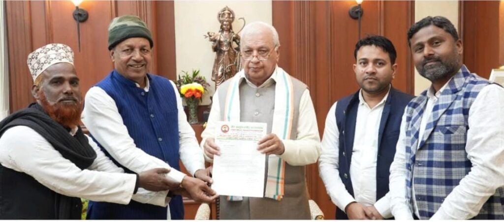 दर्ज़ी समाज को सत्ता में भागीदारी, दर्ज़ी कल्याण बोर्ड के गठन व वीर अब्दुल हमीद स्मृति भवन निर्माण की मांग को ले राज्यपाल को सौंपा ज्ञापन