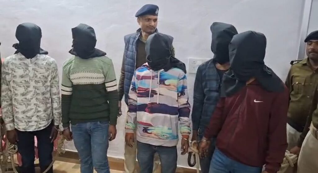 शहर में इंजीनियर विकास हत्याकांड का खुलासा ; पांच अभियुक्त अवैध हथियार के साथ गिरफ्तार