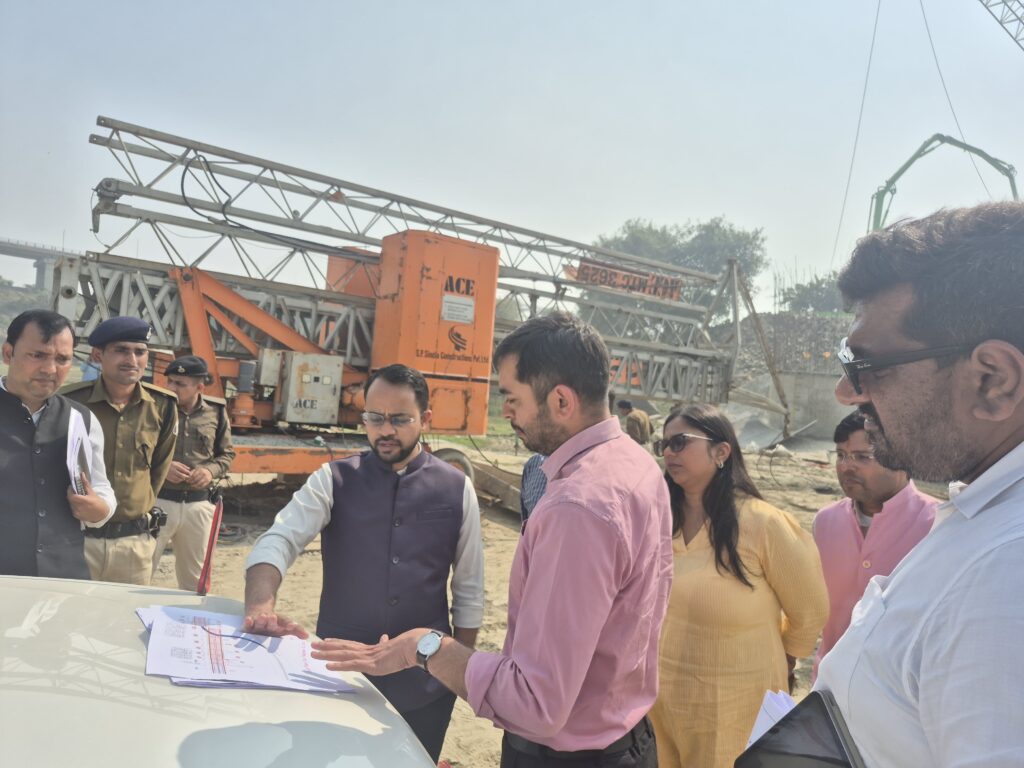 दीघा सेतु के समानांतर नदी पर बनेगा सिक्स लेन केबल ब्रिज ; निर्माण परियोजना का डीएम ने किया स्थलीय निरीक्षण