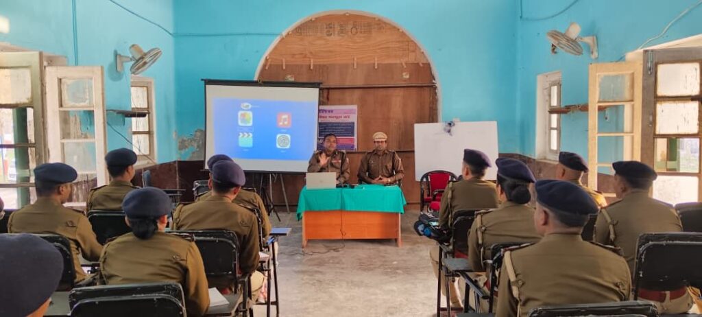 डीआईजी व एसएसपी ने पुलिस केन्द्र में प्रशिक्षु पुलिस अवर निरीक्षकों को अनुसंधान विषय पर दिया प्रशिक्षण