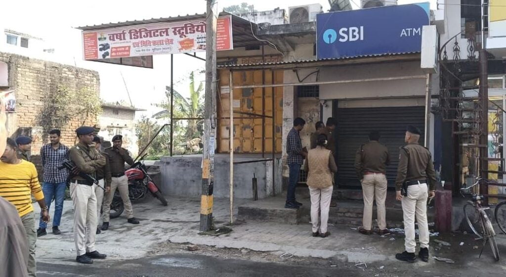 गैस कटर से एटीएम काट करीब ₹25 लाख की चोरी, आक्रोश ; सुरक्षा पर उठे सवाल