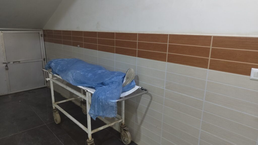 अनियंत्रित हाईवा ट्रक ने साइकिल सवार लाइन होटल कर्मी को रौंदा ; मौके पर हुई मौत