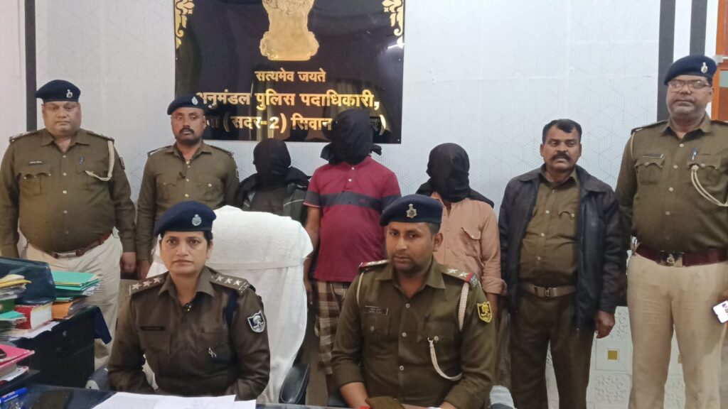 4.5 किलोग्राम गांजा एवं 143 पुड़िया स्मैक बरामद कर तीन अभियुक्तों को किया गया गिरफ्तार