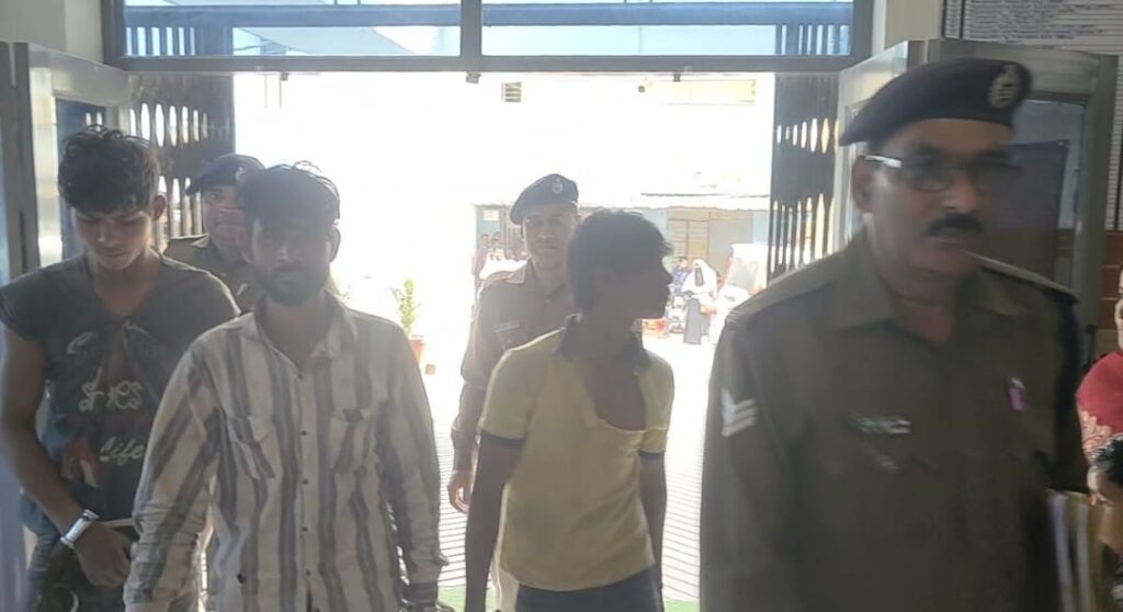 जंक्शन से रेलवे संपत्ति चोरी करने वाले तीन चोरों को रेल पुलिस ने किया गिरफ्तार