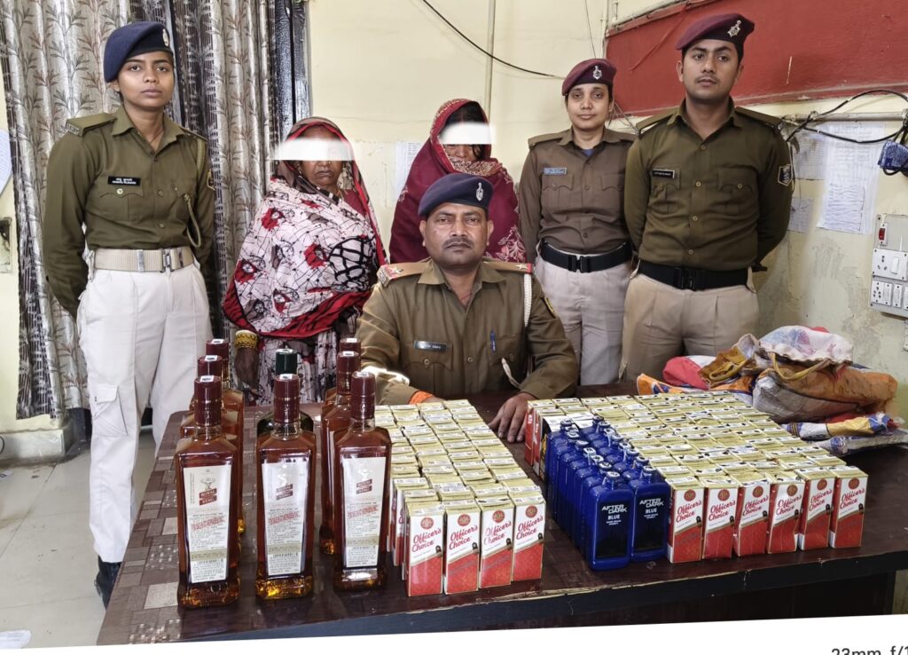 बलिया–सियालदह एक्सप्रेस से दो महिला शराब तस्कर गिरफ्तार, 29 लीटर अंग्रेजी शराब बरामद