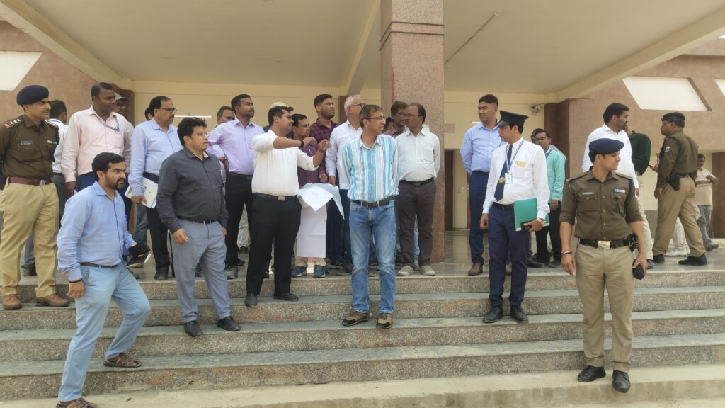 छपरा जंक्शन पर यात्री सुविधाओं में विकास को गति देकर किया जा रहा अपग्रेड : DRM