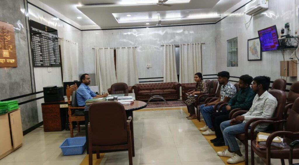 पीएम केयर्स योजना की तिमाही बैठक में जिलाधिकारी ने लाभार्थियों के शारीरिक, मानसिक स्वास्थ्य व शैक्षणिक स्थिति की जानकारी ली