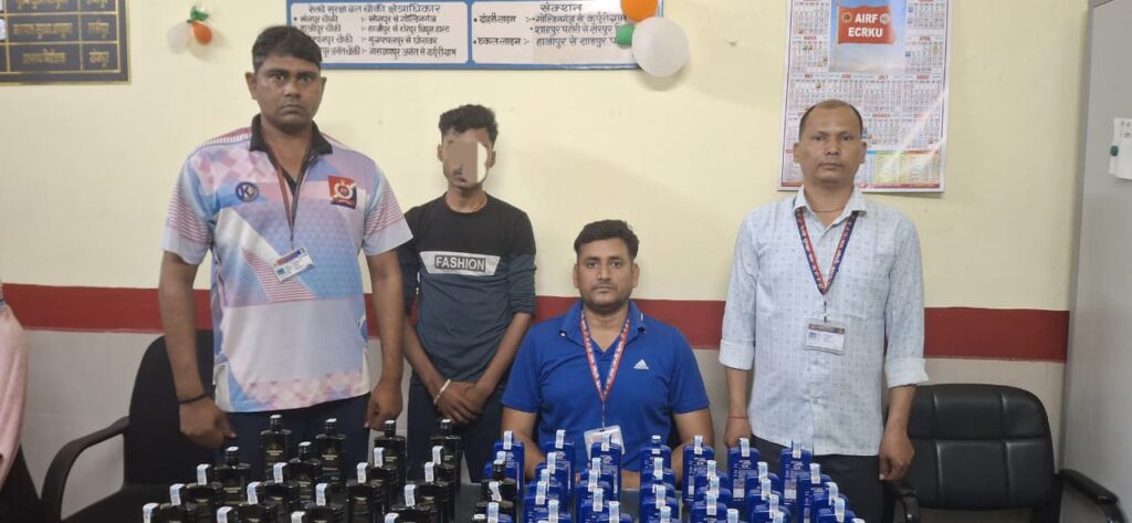 पूर्वांचल एक्सप्रेस में शराब तस्करी का भंडाफोड़ ; 11 लीटर विदेशी शराब के साथ एक गिरफ्तार