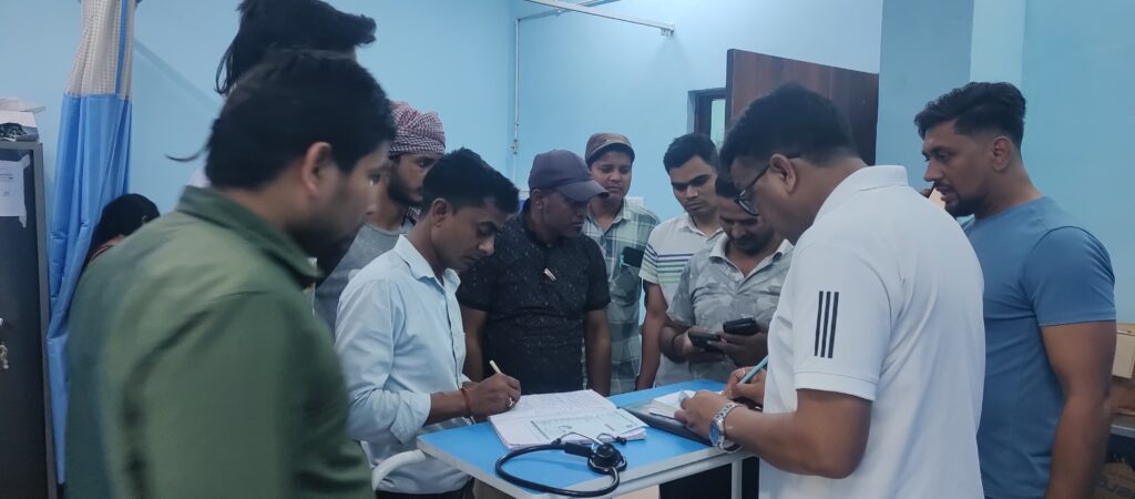 पुल के समीप दो बाइकों की टक्कर, एक युवक की मौत ; एक गंभीर