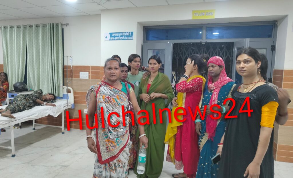 छपरा जंक्शन पर एक किन्नर की RPF द्वारा पिटाई के बाद किन्नरों ने RPF व GRP पर लगाया वसूली का आरोप ; कहा अब जंक्शन पर करेंगे हंगामा