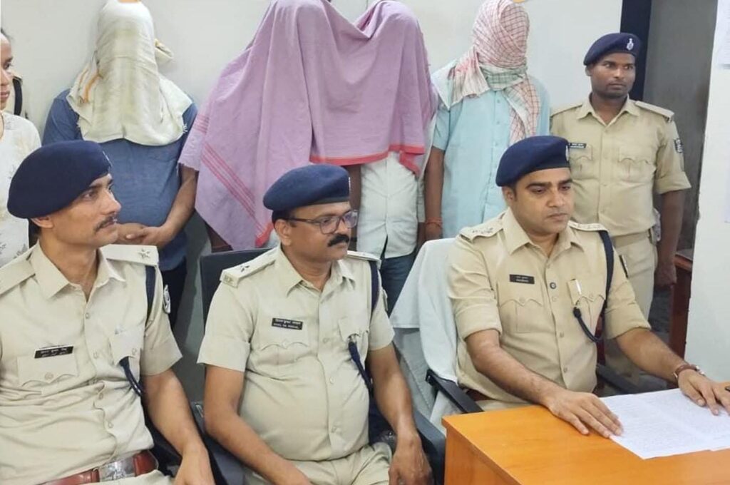 बैंक मैनेजर की मिली भगत से होता था साइबर फ्रॉड ; ₹2 करोड़ से अधिक के साइबर फ्रॉड में मैनेजर समेत छह लोग गिरफ्तार