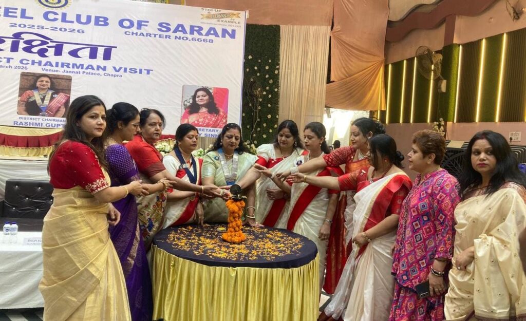 इनरव्हील सारण का डिस्ट्रिक्ट चेयरमैन ने किया आफिसियल भिजिट ; विकलांग को ट्राई साइकिल तो एक जरूरतमंद को दिया गया टोटो