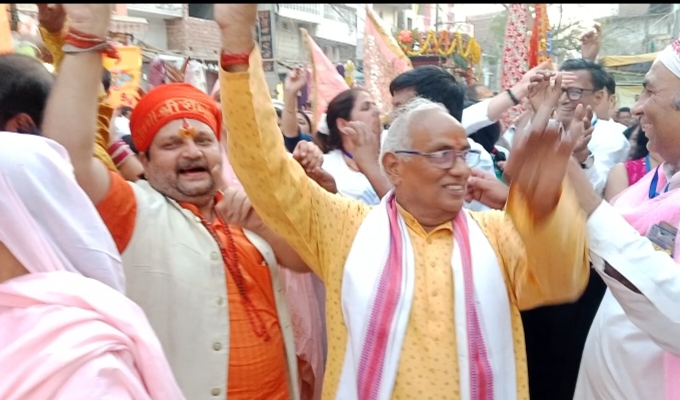 पाकिस्तान में पूजे जाते हैं छपरा के ये संत ; परमहंस दयाल स्वामी अद्वैतानंद महाराज की शोभा यात्रा में शामिल हुए देशभर के संत व भक्तगण