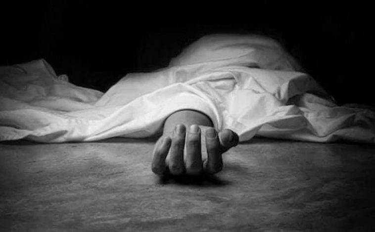 पति की मौत के 24 घंटे के भीतर पत्नी ने भी तोड़ा दम पति के बाद निकली पत्नी की अर्थी