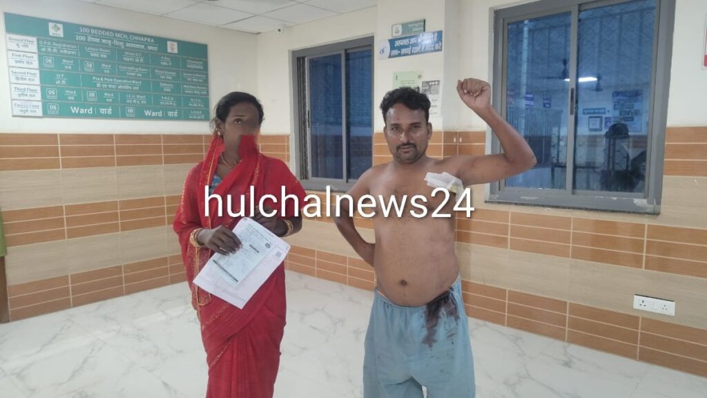 शौच करने गई महिला के साथ छेड़खानी  ; पहुंचा पति तो चाकू मार किया जख्मी