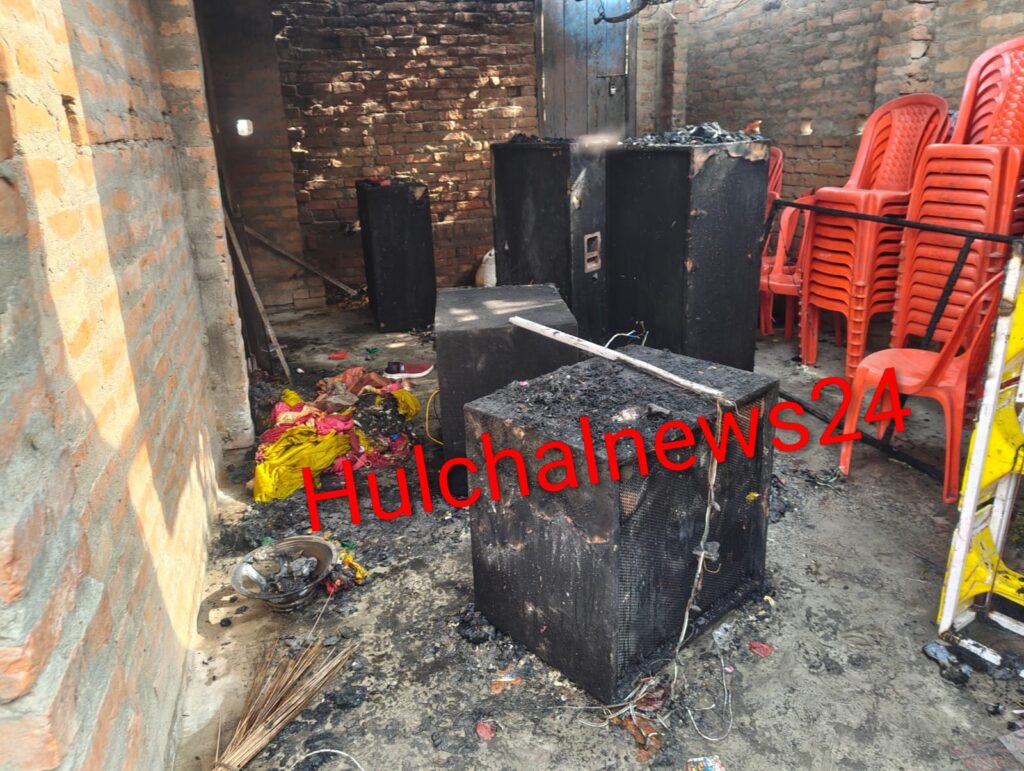 घर में लगी आग से टेंट का लाखों रुपए का सामान जलकर राख ; महिला ने पड़ोसी पर लगाया दुश्मनी में आग लगाने का आरोप