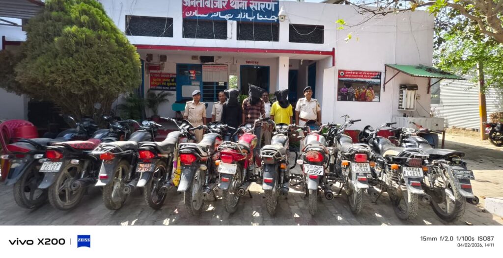 वाहन चोर गिरोह का भंडाफोड़ ; 11 चोरी की बाइक बरामद, तीन चोर गिरफ्तार