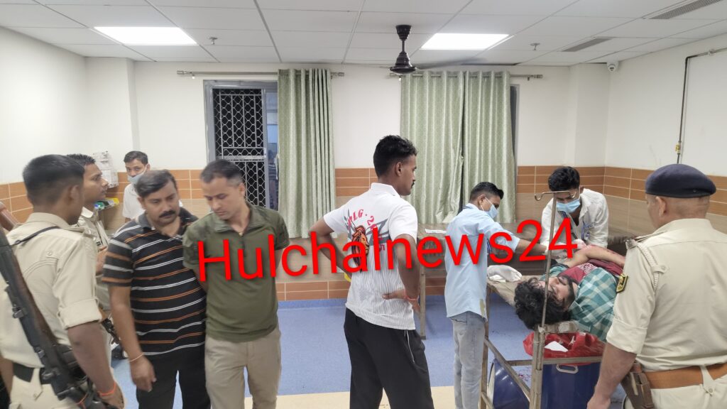 शहर में चाकूबाजी ; बाइक सवार दो युवकों ने एक युवक के ऊपर किया चाकू से जानलेवा हमला