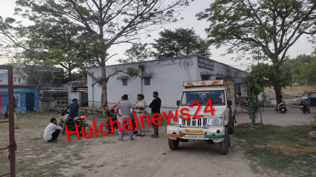 सड़क दुर्घटना में बाइक सवार एक युवक की मौत दूसरा गंभीर स्थिति में पटना रेफर