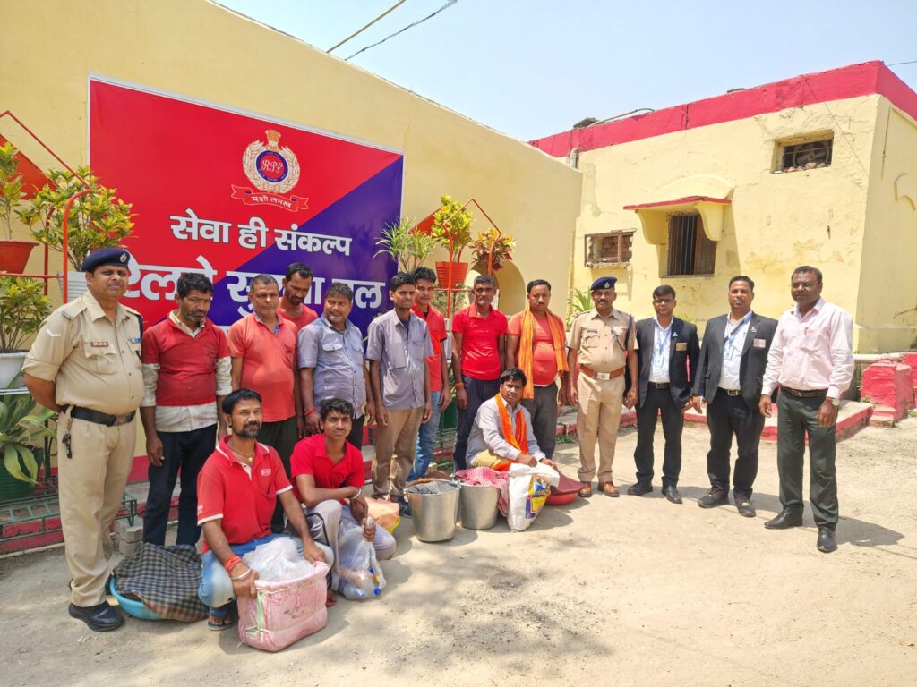 रेल प्रशासन की कार्रवाई : जंक्शन व ट्रेनों से 11 अवैध वेंडर गिरफ्तार