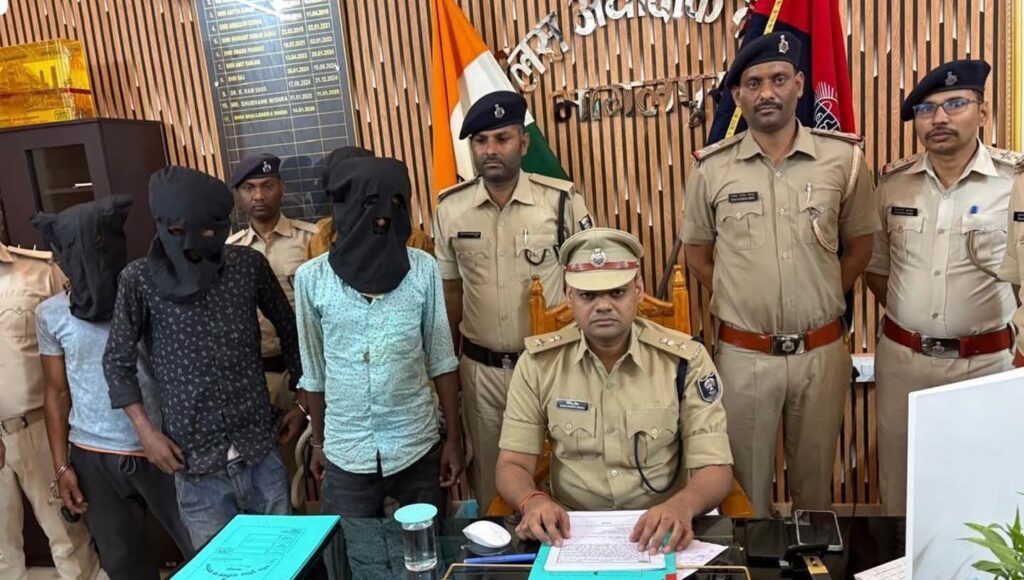 209 ग्राम ब्राउन शुगर के साथ तीन कारोबारी गिरफ्तार