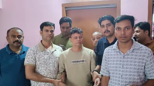 6% कमीशन मांग रहा था इंजीनियर ; निगरानी को हुई खबर और विजिलेंस टीम के ट्रैप में फंस गया घूसखोर इंजीनियर