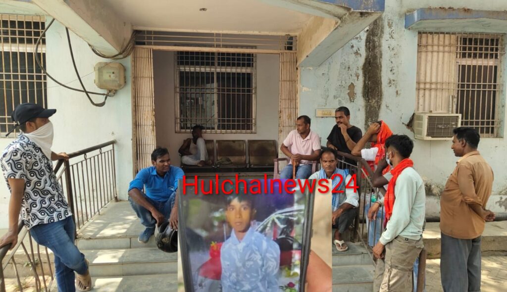 खंडहर में मिला छात्र का शव ; परिजनों ने कहा अपहरण कर की गई हत्या