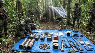 CRPF व थाना पुलिस ने सर्च ऑपरेशन चलाकर 2.5 kg विस्फोटक पदार्थ आईईडी व हथियार किया बरामद