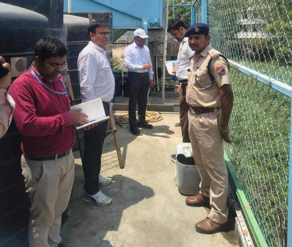 प्रमुख मुख्य यांत्रिक इंजीनियर ने जंक्शन स्थित ऑटोमेटिक कोच वाशिंग प्लांट का किया निरीक्षण