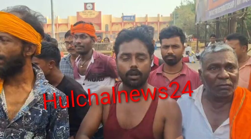 छपरा जंक्शन परिसर में टेंपो चालकों की आरपीएफ ने कर दी पिटाई, तोड़ा टेंपो का शीशा ; हंगामा