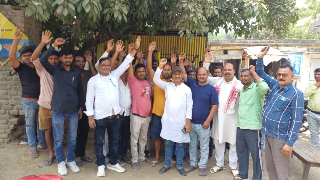 बिजली संकट पर फूटा लोगों का आक्रोश ; पावरग्रिड में तालाबंदी की दी चेतावनी