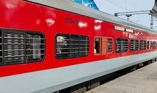 गोरखपुर स्टेशन पर चल रहे निर्माण कार्य को ले इन गाड़ियों का किया गया मार्ग विस्तार