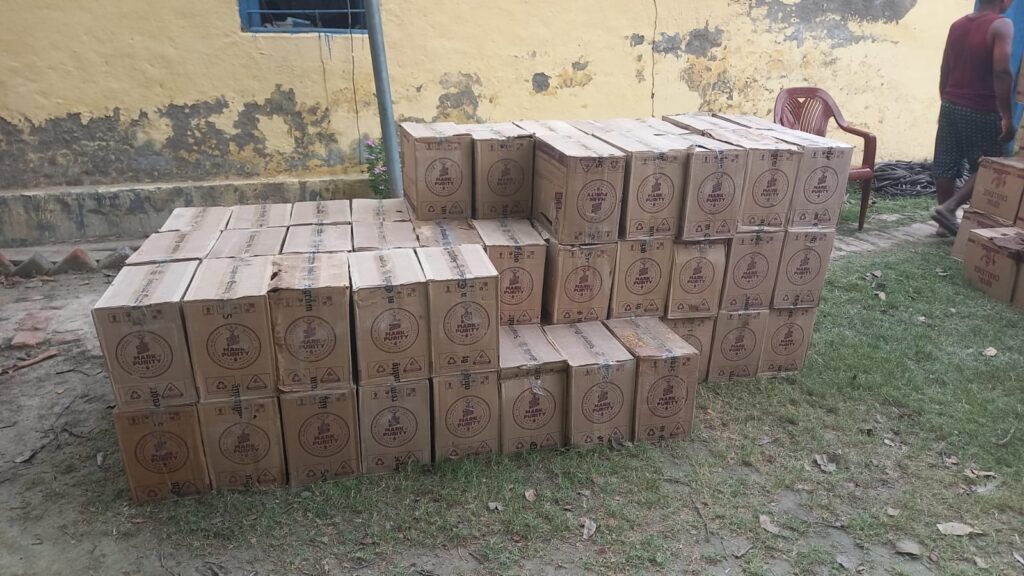भारी मात्रा में लाखों के विदेशी शराब के साथ ट्रक जब्त ; चालक गिरफ्तार