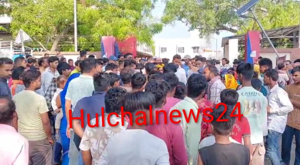 हलवाई की पीट-पीट कर हत्या ; आक्रोशित लोगों ने सड़क जाम कर किया प्रदर्शन
