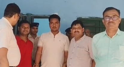 सामुदायिक स्वास्थ्य केंद्र के क्लर्क को ₹37 हजार रिश्वत लेते निगरानी विभाग ने किया गिरफ्तार ; वेतन के बदले मांगा था कमीशन