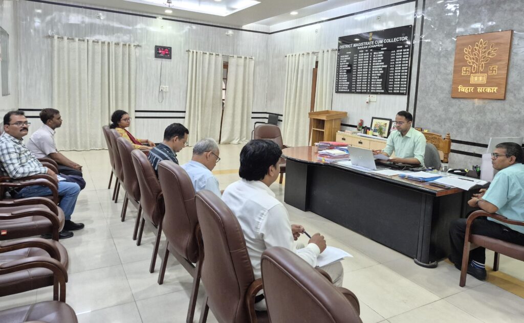 जिलाधिकारी ने जनगणना कार्य की समीक्षा कर प्रगति तेज करने का दिया निर्देश