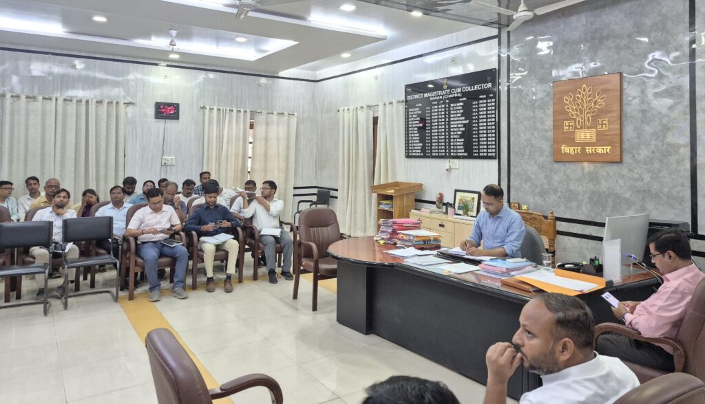 जल जमाव की समस्या को ले खनुआ नाला व नगर निगम द्वारा निर्माणाधीन सभी नालों के शेष निर्माण कार्य को मई माह तक करावें पूर्ण : डीएम