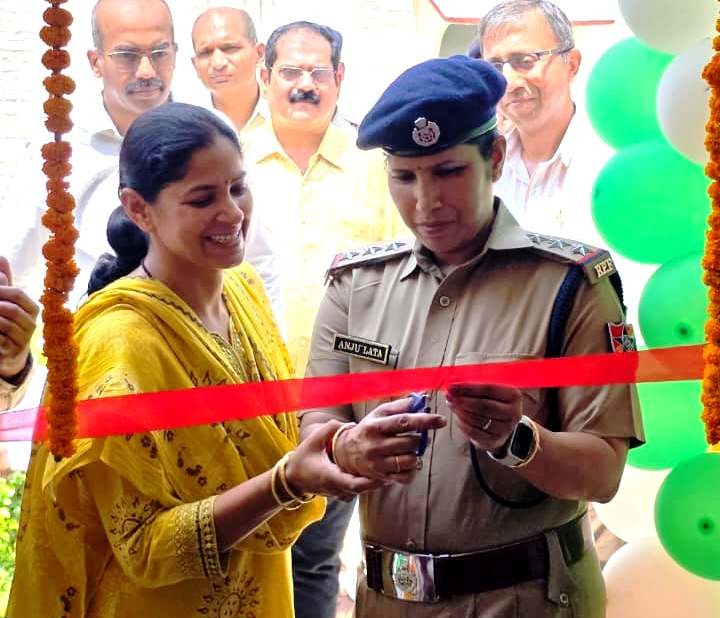 पूर्वोत्तर रेलवे वाराणसी के वरिष्ठ मंडल सुरक्षा आयुक्त कार्यालय का जीएम ने निरीक्षण कर सुविधाओं का लिया जायजा