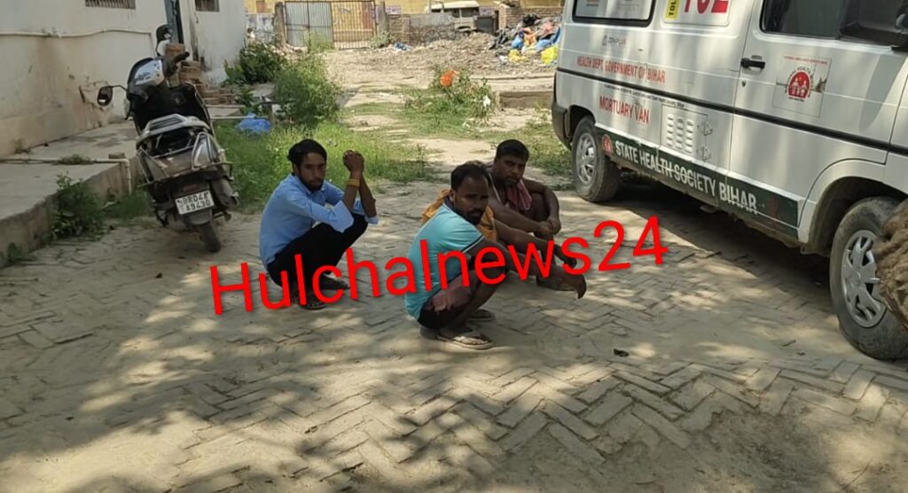गला दबा कर युवक की हत्या ; घर के समीप ही मिली लाश, मचा कोहराम