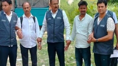 16 हजार की रिश्वत लेते राजस्व कर्मचारी गिरफ्तार ; कथित दलाल की भी हुई गिरफ्तारी